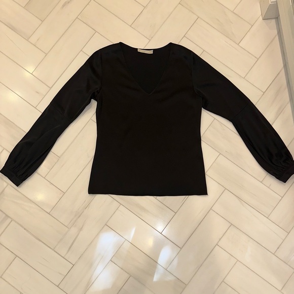 Ramy Brook silk v-neck long sleeve blouse. - Picture 3 of 6